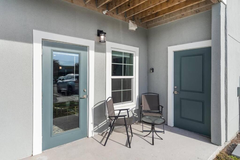 Elegant 1Br/1Ba Condo With Pool, Gym And Laundry Melbourne Exterior photo