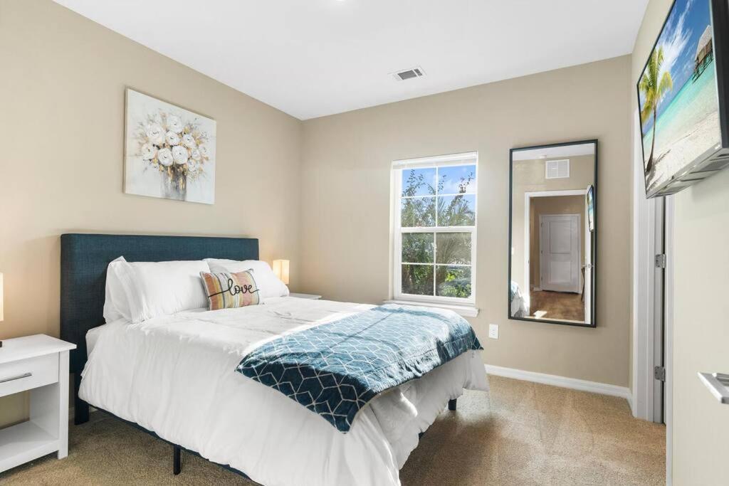 Elegant 1Br/1Ba Condo With Pool, Gym And Laundry Melbourne Exterior photo