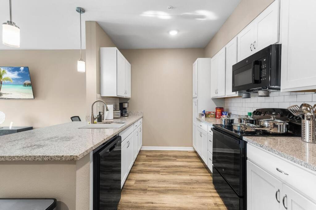 Elegant 1Br/1Ba Condo With Pool, Gym And Laundry Melbourne Exterior photo