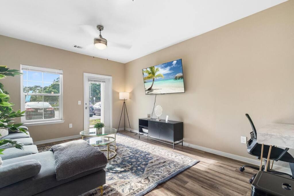 Elegant 1Br/1Ba Condo With Pool, Gym And Laundry Melbourne Exterior photo