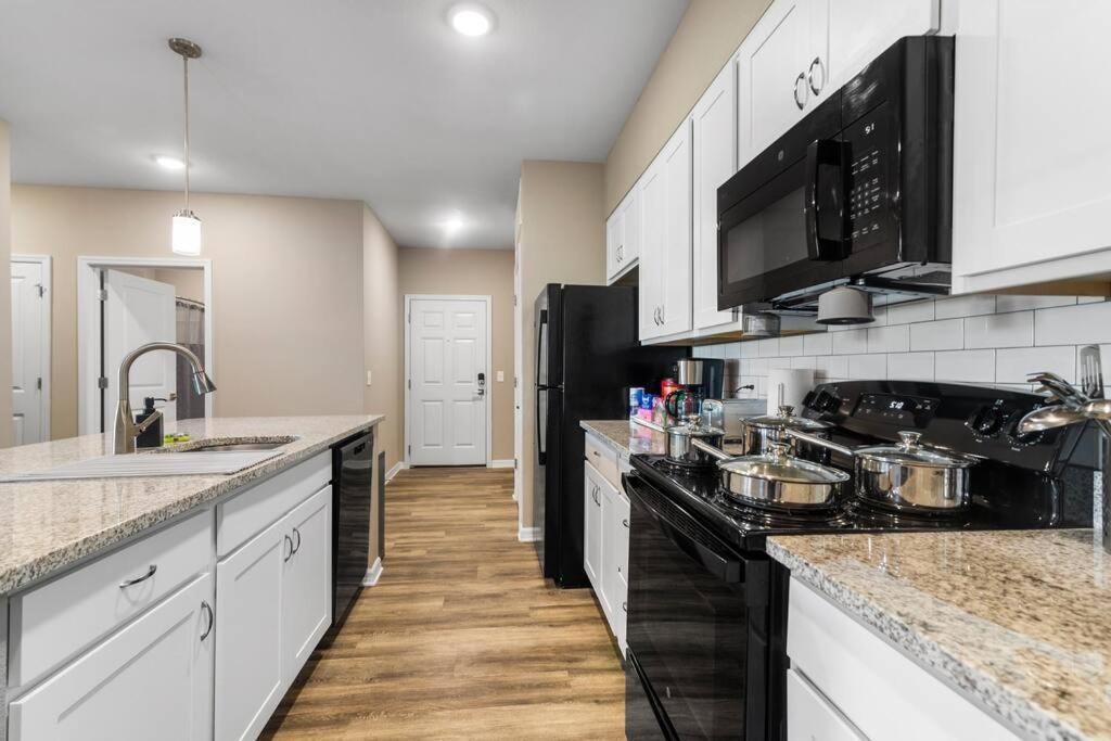 Elegant 1Br/1Ba Condo With Pool, Gym And Laundry Melbourne Exterior photo