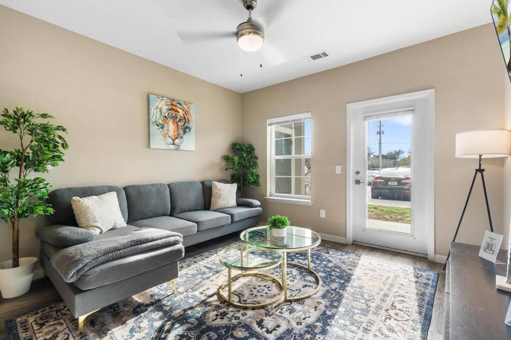 Elegant 1Br/1Ba Condo With Pool, Gym And Laundry Melbourne Exterior photo